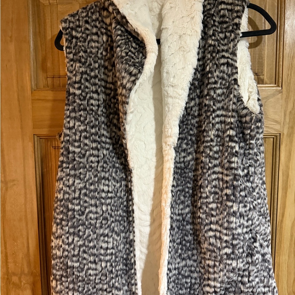 Women’s reversible Cozy Black and White Faux Fur Vest